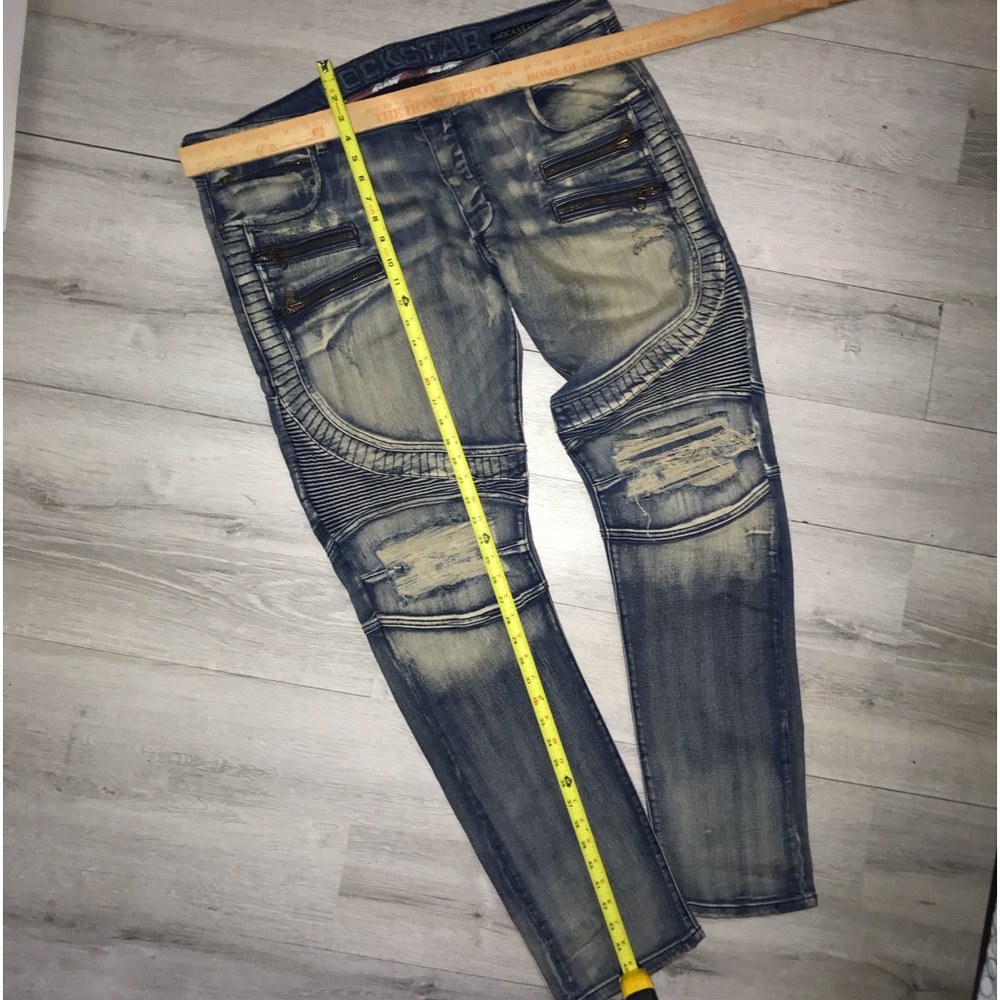 Rockstar Jean size 44 no odors no stains. Gently used.